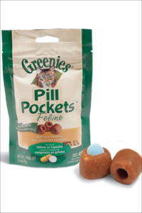 Pill-pocket-yang-berbentuk-cone-waffle-snack-kucing.greenie